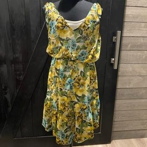 Velvet torch, size small, sleeveless floral dress. In good condition.
